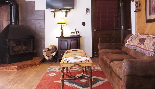 Buffalo Roam Condo * Comforts of Home for 6 * Minutes from Yellowstone