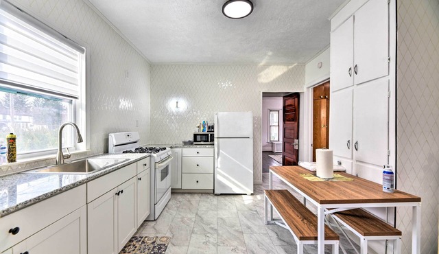 Buffalo Vacation Rental w/Screened Porch