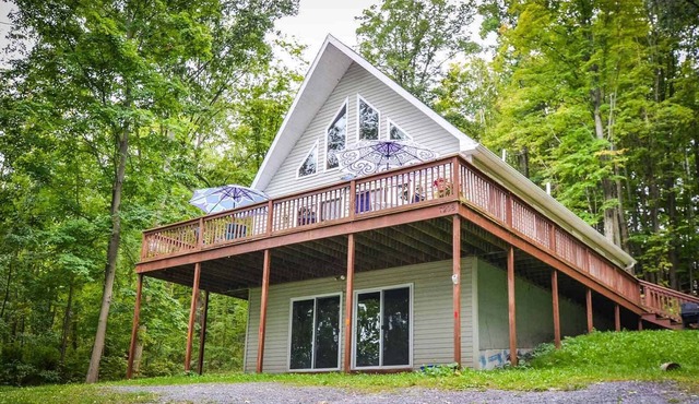 Bufflehead Bungalow: Family Fun across from Cayuga Lake!