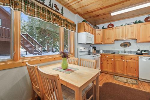 Bugle Pointe B18 by Estes Park Condos