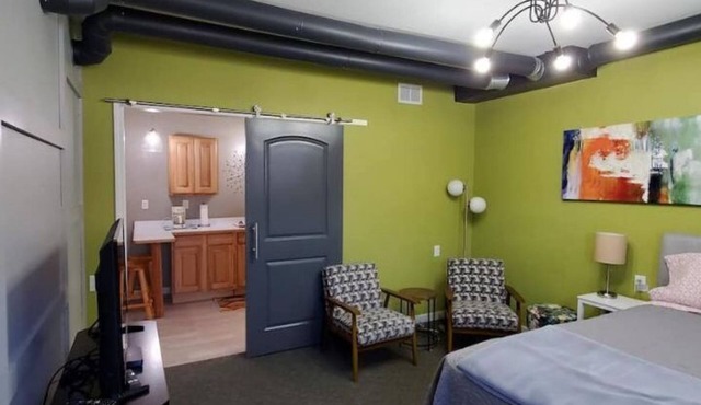 Building 108 Cozy Studio Apartment in Great Location.