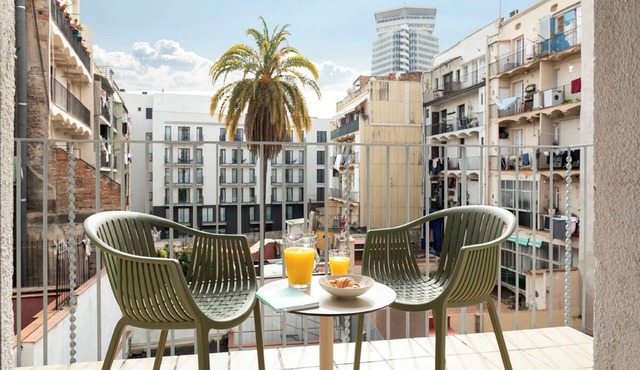 Building with lift by Ramblas! Unbeatable location!