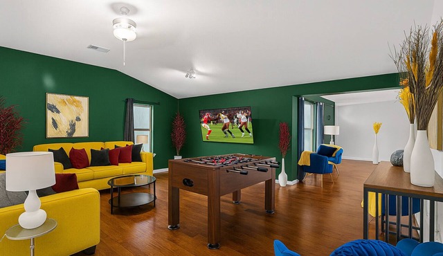 Built for Crews | 1-Story · XL Yard ·Ample Parking