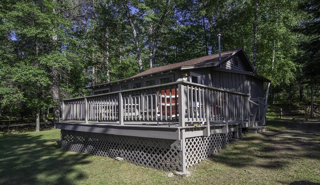 Built for families! Big Deck, Porch, A/C, Snowmobile and ATV trail access