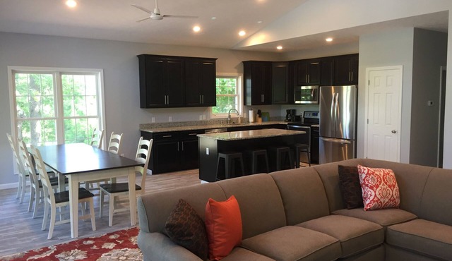 Built in 2017 - 4 BR/3 BA Lakeview in Grand Rivers - The Only City on Both Lakes