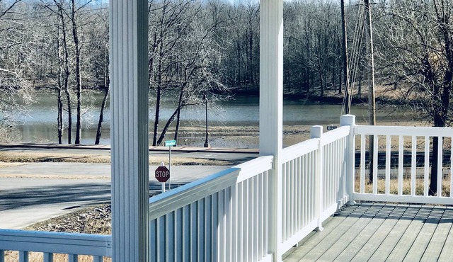 Built in 2021 - 5 BR/4 BA Lakefront in Grand Rivers -The Only City on Both Lakes