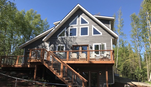 Built in 2021. Beautiful Wooded Lot. Minutes to Kenai, Soldotna & Kasiloff.