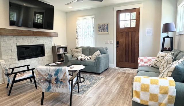 Built in 2024: 2100SF, 4-BR, 4-full-BA pet-friendly house in marvelous Apex