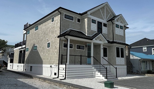 BUILT in 2024-Canal Front, Pool, Swim Up & Covered Bar