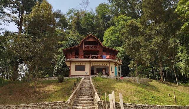 Bukit Lawang Wonderful bed & breakfast Rimba House in Batu Kapal North Sumatra