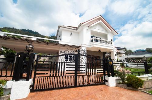 Bukit Mertajam Double Storey Bungalow 15pax BBQ KTV