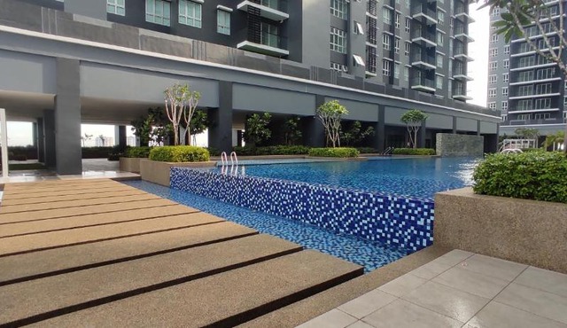 Bukit Rimau Instagrammable 2 Bedroom Apartment With Pool View up to 5 PAX