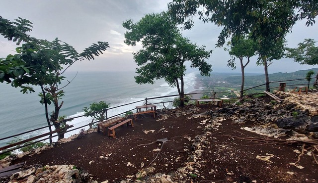Bukit Shoka Top View Camp