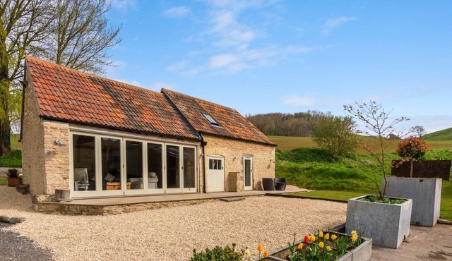 Bull Pen - sleeps 2 guests in 1 bedroom