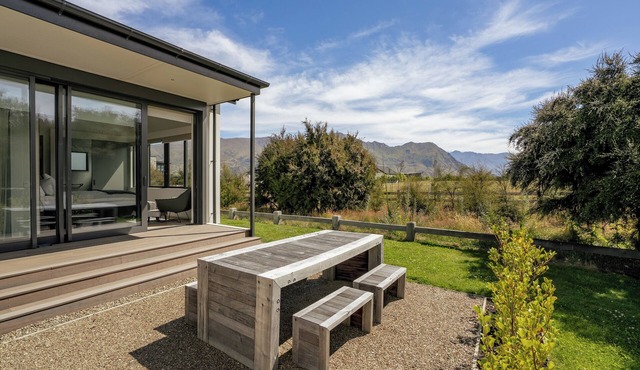 Bull Ridge Escape - Wanaka Holiday Home