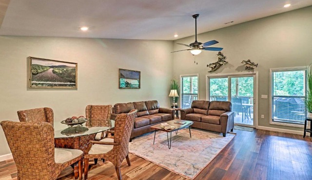 Bull Shoals Condo Retreat about 1 Mi to Marina!