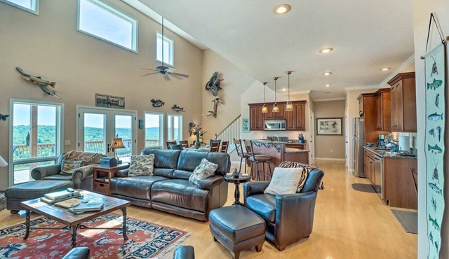 Bull Shoals Retreat with Panoramic River Views – A Peaceful Escape Awaits!