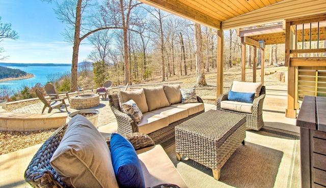 Bull Shoals Vacation Rental: Hot Tub & Ocean Views