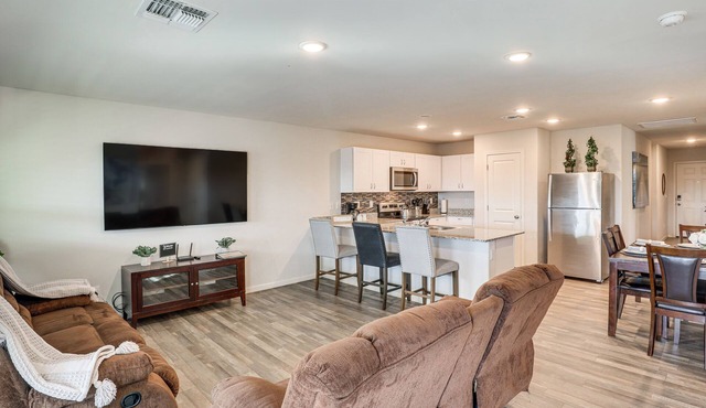 Bullhead City Home w/Mtn View, By Colorado River