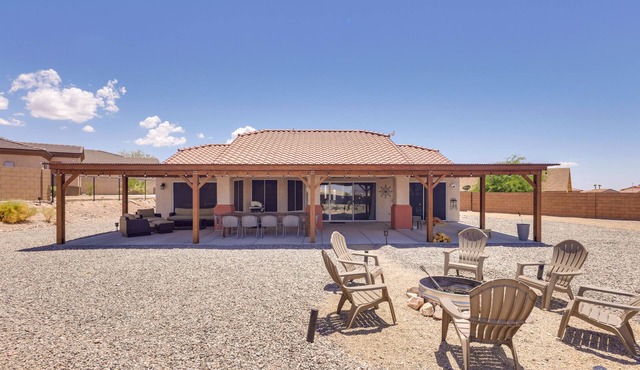 Bullhead City Oasis w/Fire Pit + Mtn View!