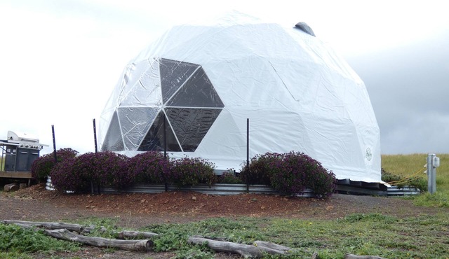 Bullroarer - Self Catering Dome accommodation with private deck, BBQ and lawn