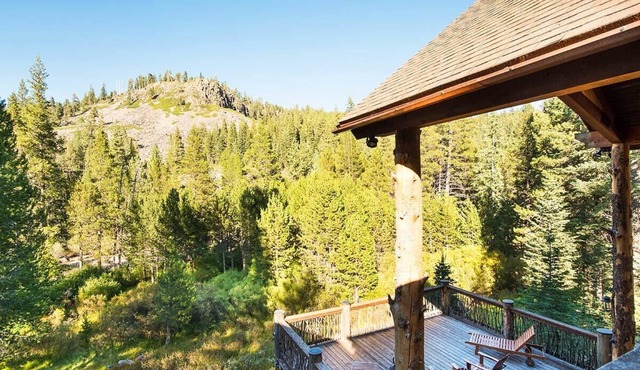 Bullshead By Tahoe Getaways - 4700SQ FT Luxury Riverfront Estate, Hot Tub