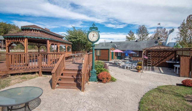 Bullwinkles Rustic Lodge