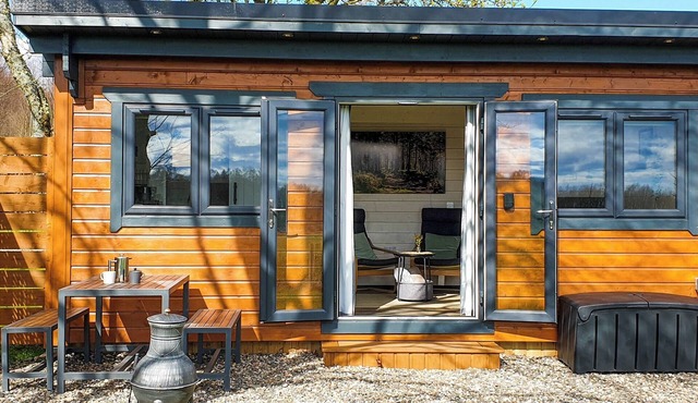 Bumblebee Cabin - UK45403