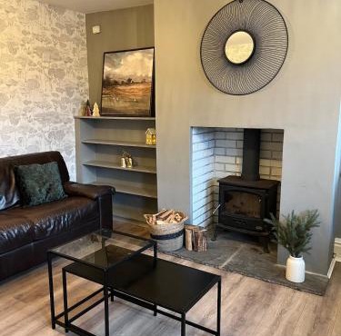 Bumblebee Cottage 3-Bed Family Stay near Sheffield with Garden & Free Parking