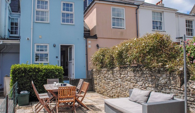 BUMBLEBEE COTTAGE, family friendly, with a garden in Salcombe