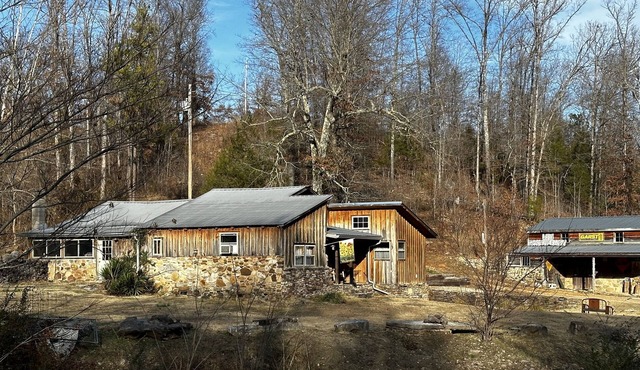 Bumpy’s Hollow~tranquil farmhouse built around a mid-1800's hand hewn log cabin