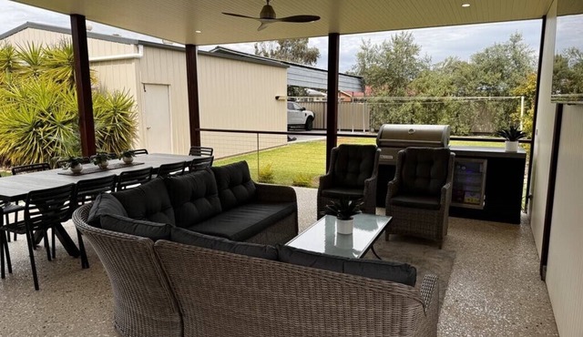 Bundalong Retreat with NEW alfresco area