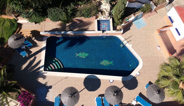 Bungalow 2-4 persons, pool, AC, WIFI, sea view, sand beaches in Torre del Mar