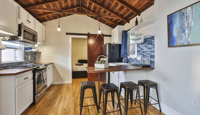 Bungalow, 2 miles from Beach at Long Beach Casitas