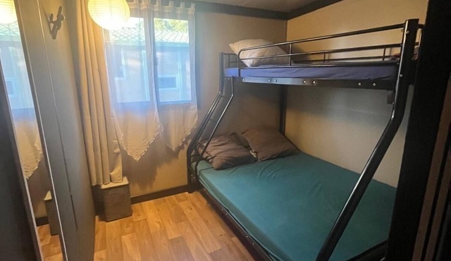 Bungalow 300 metres from the beach in a secure campsite