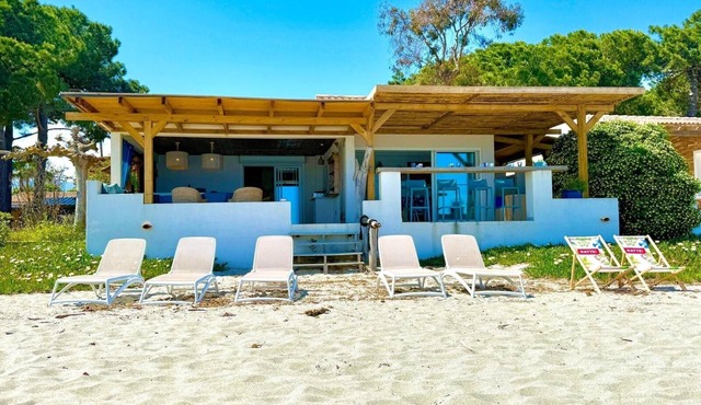 Bungalow 59 - Mini Villa on the beach "feet in the water