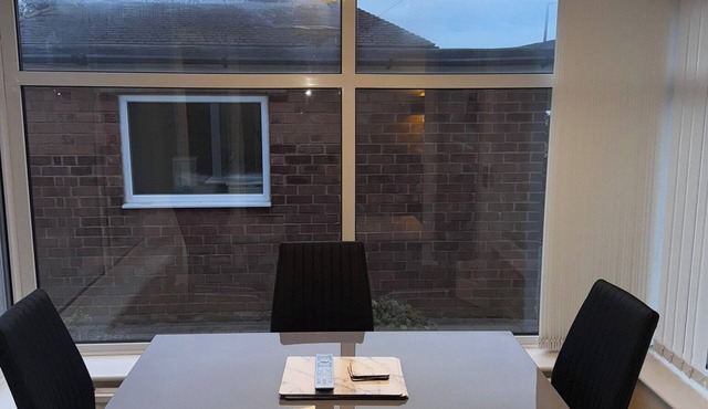 Bungalow Bliss: Recently Renovated 3 Bedroom Stay