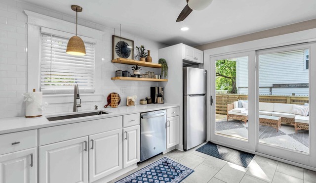 Bungalow Blue in Bradley Park! Beach Badges Included!