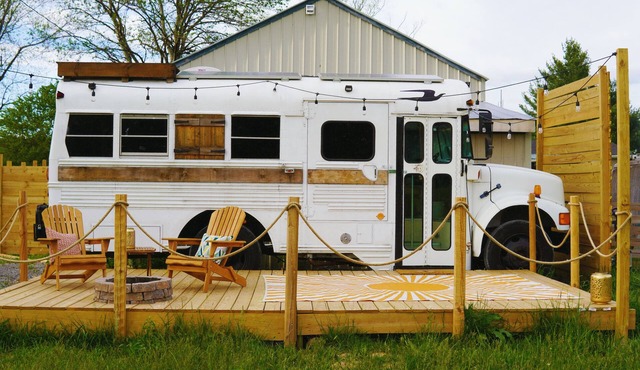 "Bungalow Bus" Country Retreat