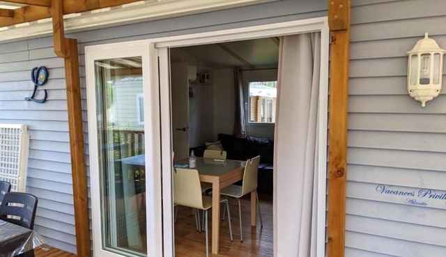 Bungalow chaleureux à Saint-Julien-en-Born avec piscine partagée