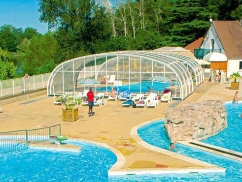 Bungalow charmant à Trogues avec piscine partagée