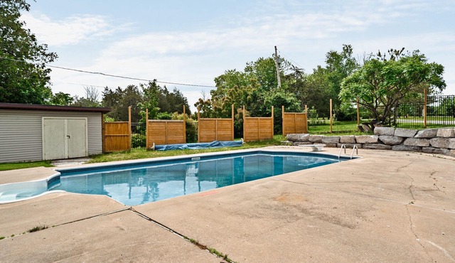 Bungalow Citron - Waterfront with Pool!