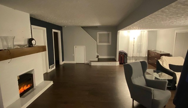 Bungalow close 2 Lake Erie: 3 beds/2 full bathrooms/big living room/kitchen/deck