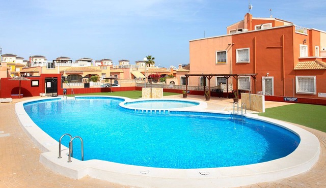 Bungalow con Todos los Servicios con Piscina y Zona Infantil