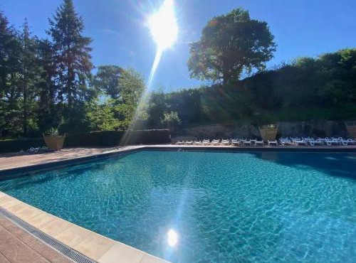 Bungalow confortable à Saint-Chéron avec piscine