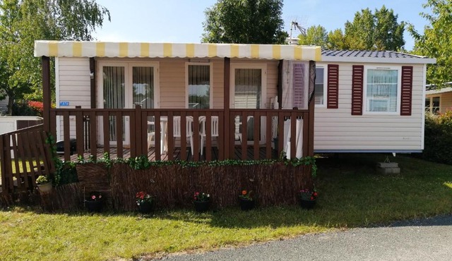 Bungalow cosy à Onzain avec terrasse & piscine partagée