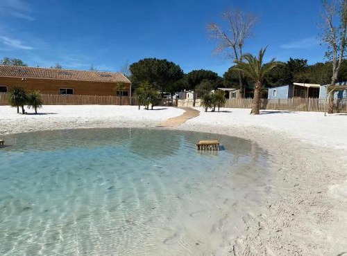 Bungalow cosy à Vendres avec piscine partagée