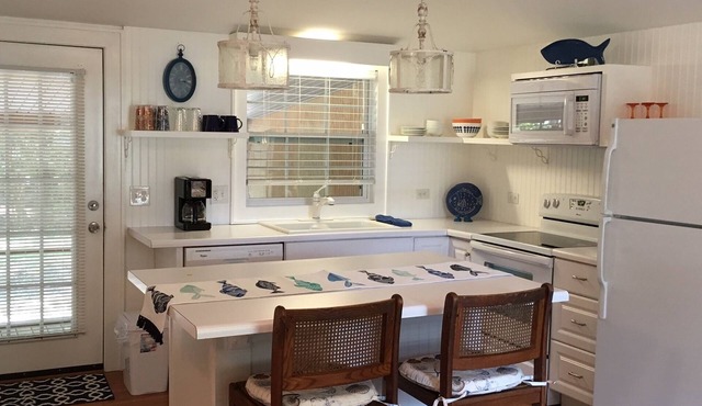 Bungalow for Two in Historic Darien, Near Sapelo, by Georgia Coast Vacations