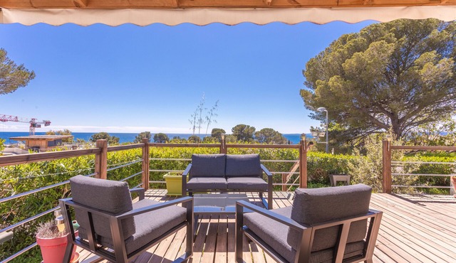 Bungalow 'Ile D'or Parcelle Victor Hugo 1' with Sea View, Shared Pool and Private Terrace