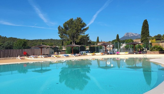 Bungalow in a residential leisure park 15 minutes from the beach